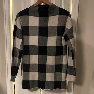 Tahari Checkered Cream and Dark Green Knit Sweater. Medium